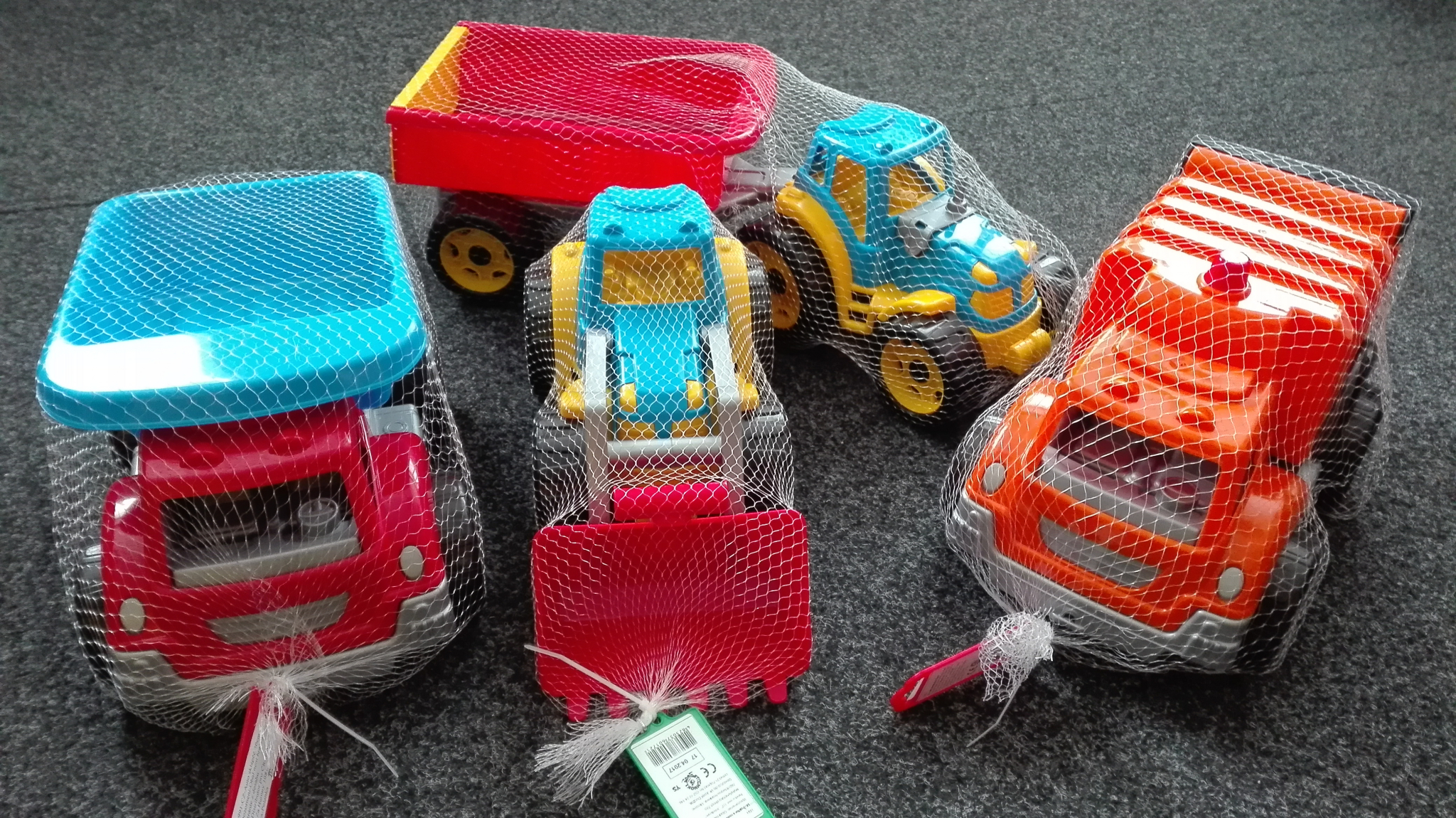 AUTA NA PÍSEK SKLADEM